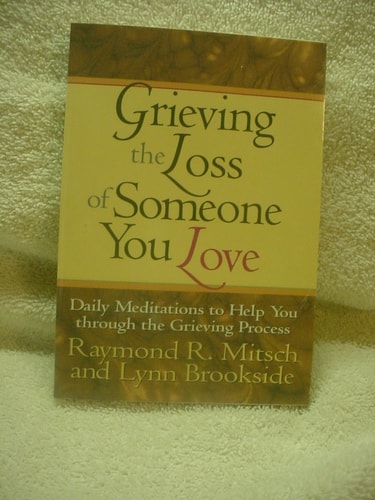 Grieving the Loss of Someone You Love: Daily Meditations to Help You Through the Grieving Process