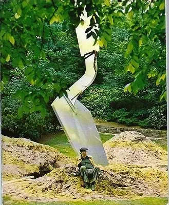 Claes Oldenburg: Object into monument.