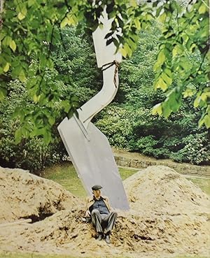 Claes Oldenburg: Object into monument.